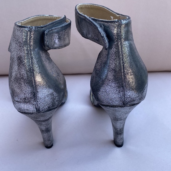 American Rag Silver Sandals - Picture 6 of 10